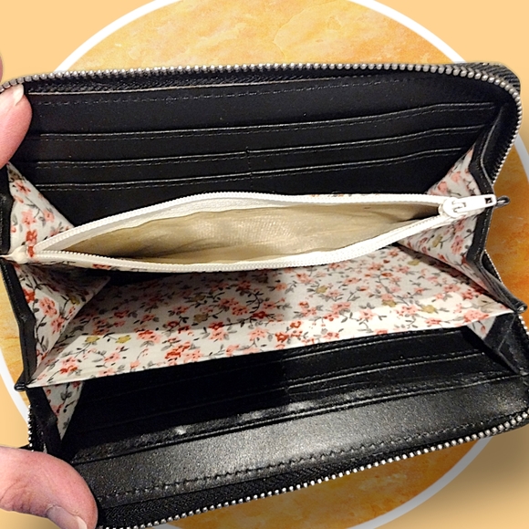 Anna Sui Vintage Black Patent Leather Wallet Many Slots All Around Zipper MINT - Picture 8 of 10